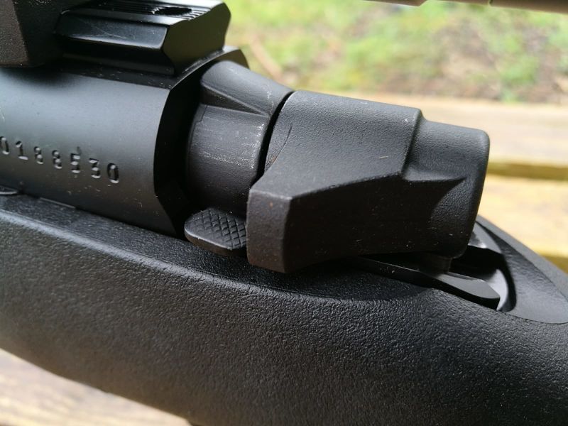 Rifle MOSSBERG PATRIOT Botón liberación cerrojo